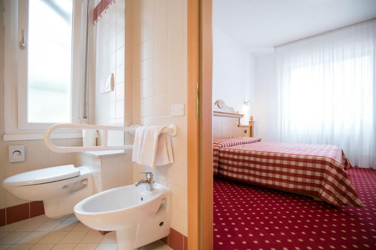 Hotel Daniela Levico Terme Exteriör bild