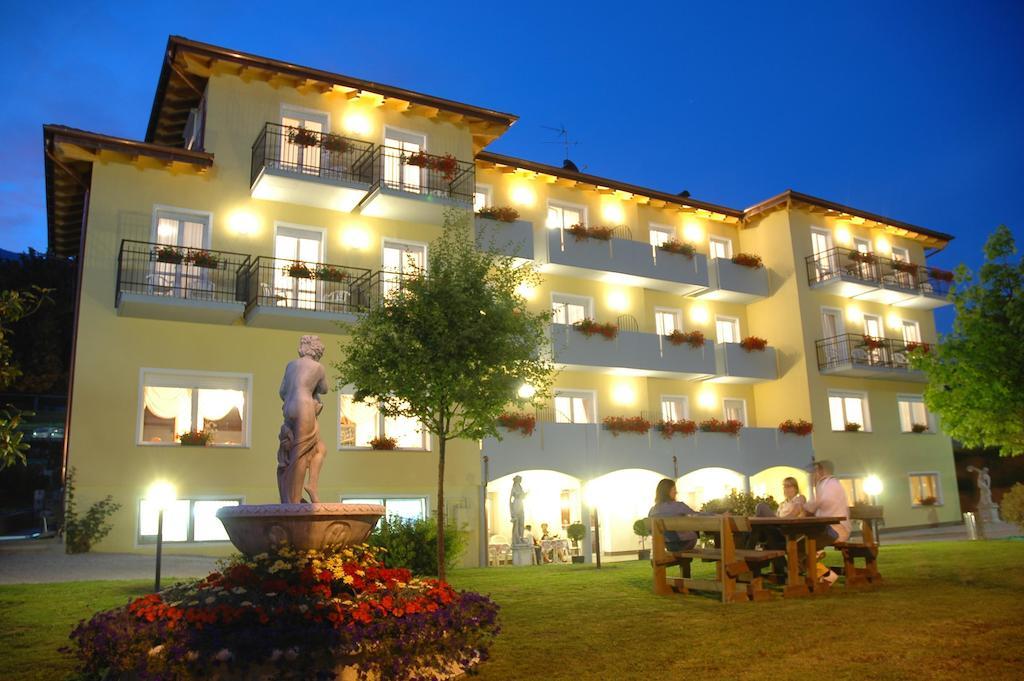 Hotel Daniela Levico Terme Exteriör bild