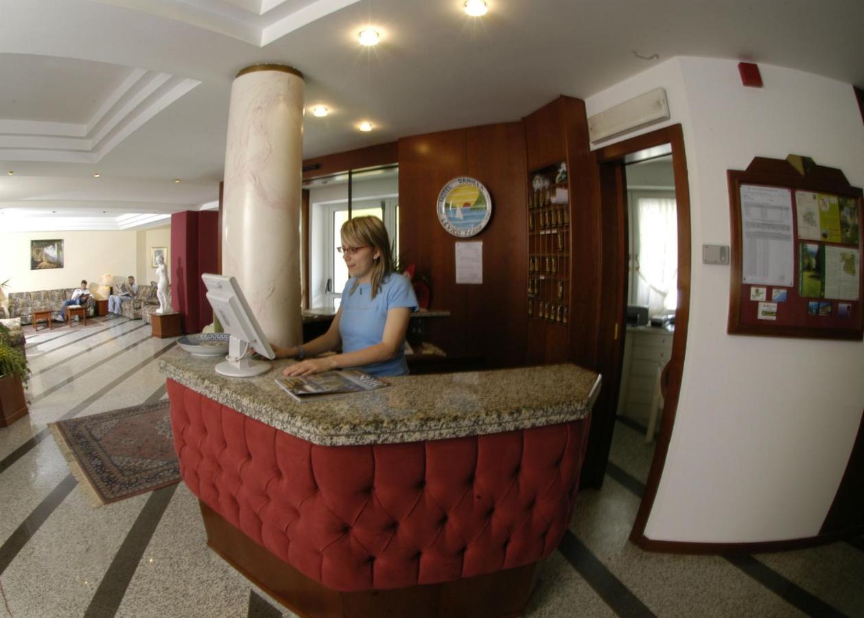 Hotel Daniela Levico Terme Exteriör bild